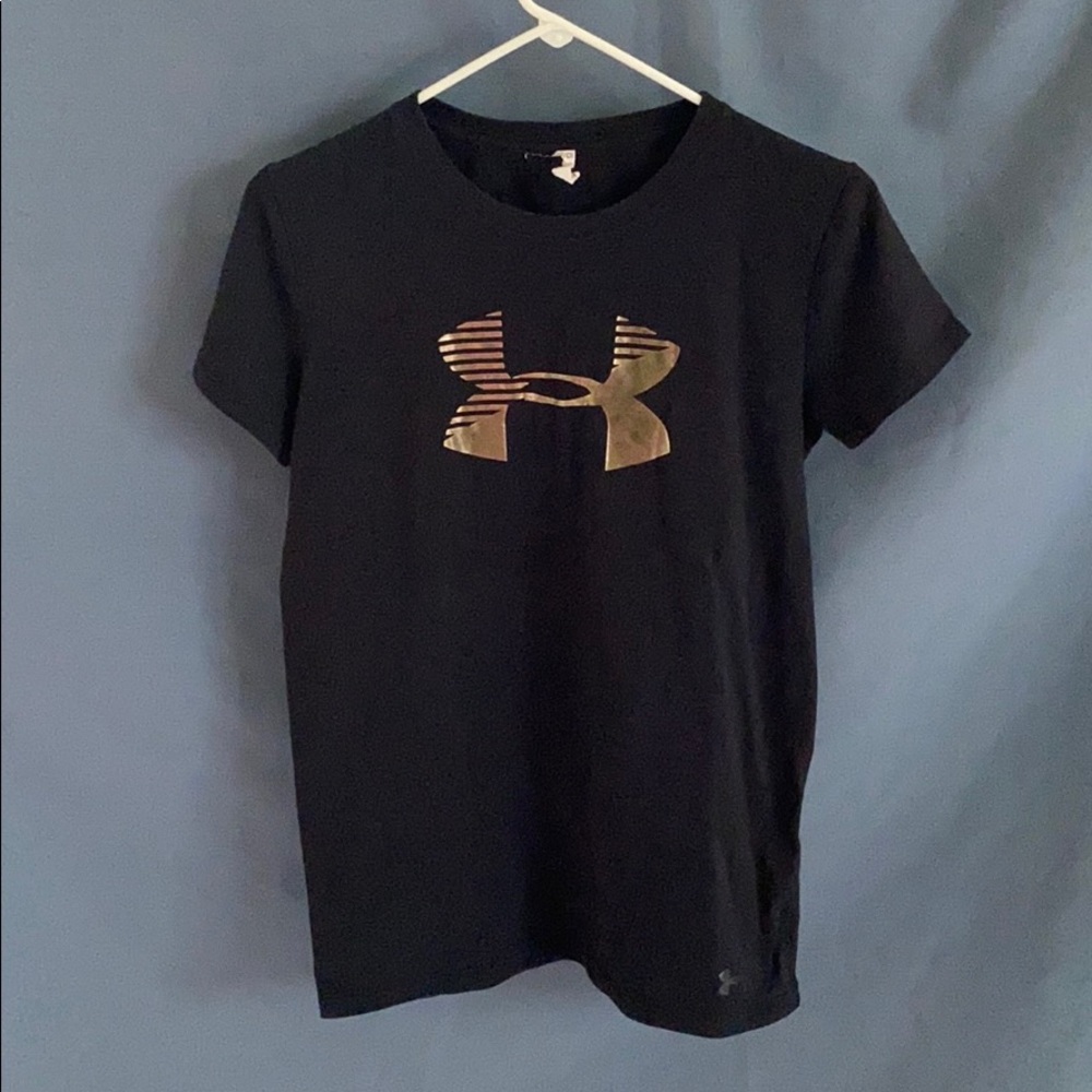 Black under armour tee-shirt